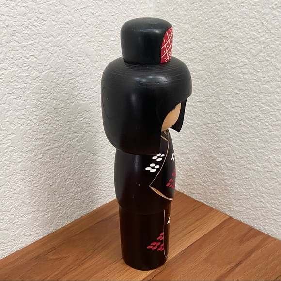 Vintage Kunio Miyagawa Black Kimono Okappa 10” Kokeshi Doll - Picture 3 of 16